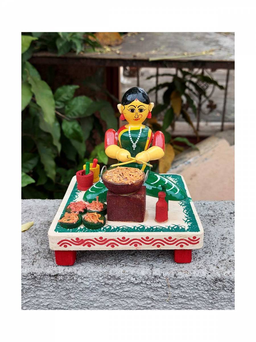 Wooden Village Lady Selling Street Food - Etikoppaka Dolls
 Wooden Village Lady Selling Street Food - Etikoppaka Dolls