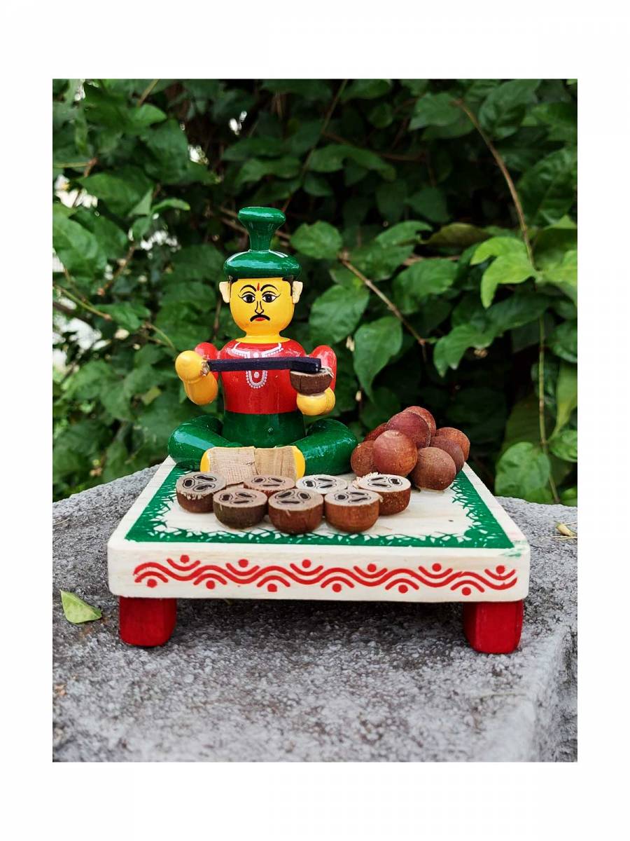 Wooden Village Man Selling Coconut - Etikoppaka Dolls Wooden Village Man Selling Coconut - Etikoppaka Dolls