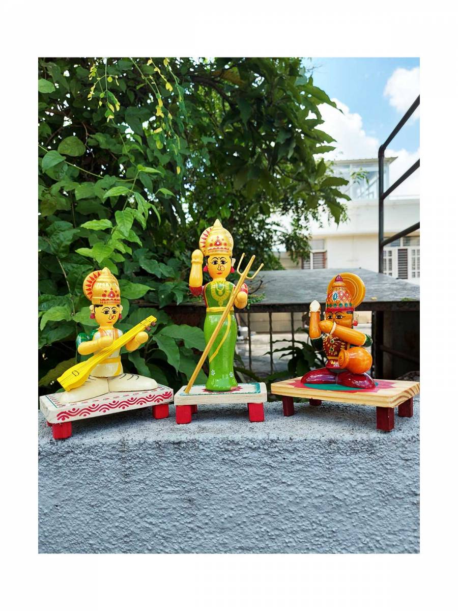 Wooden Devi Set - Etikoppaka Dolls
Wooden Devi Set - Etikoppaka Dolls