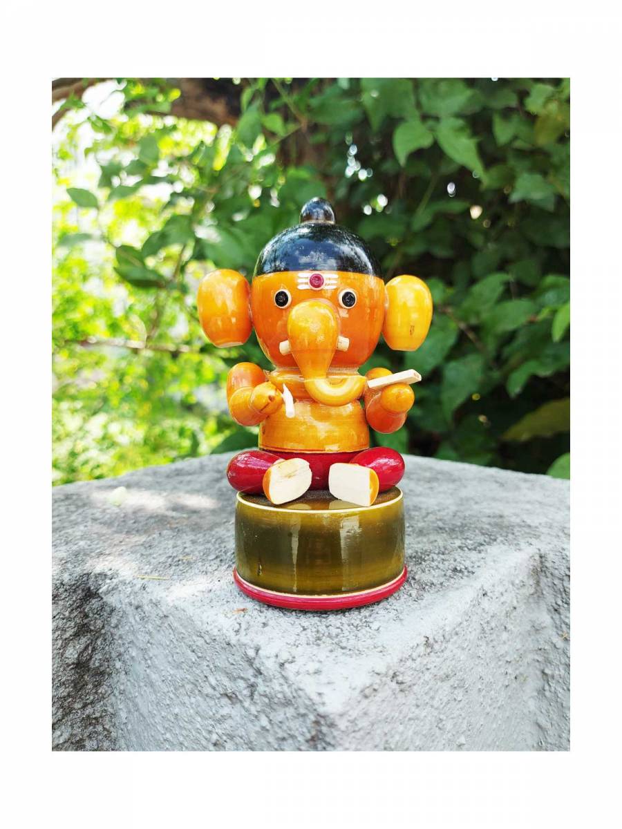 Wooden Vidya Ganapathi - Etikoppaka Dolls
Wooden Vidya Ganapathi - Etikoppaka Dolls